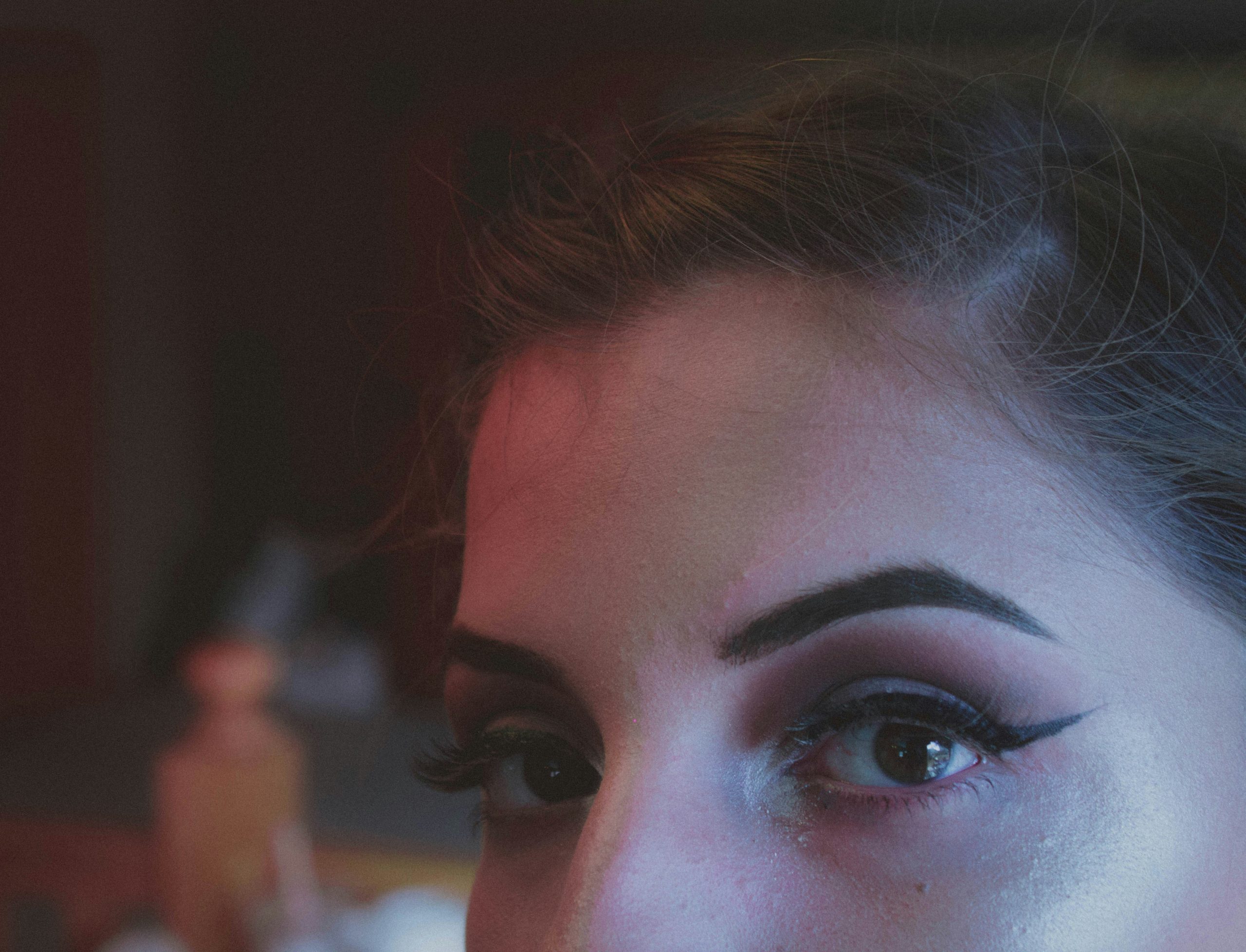 Demonstration of the bloody eye effect on a model
